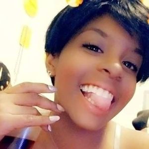 Meet your Posher, Dominique